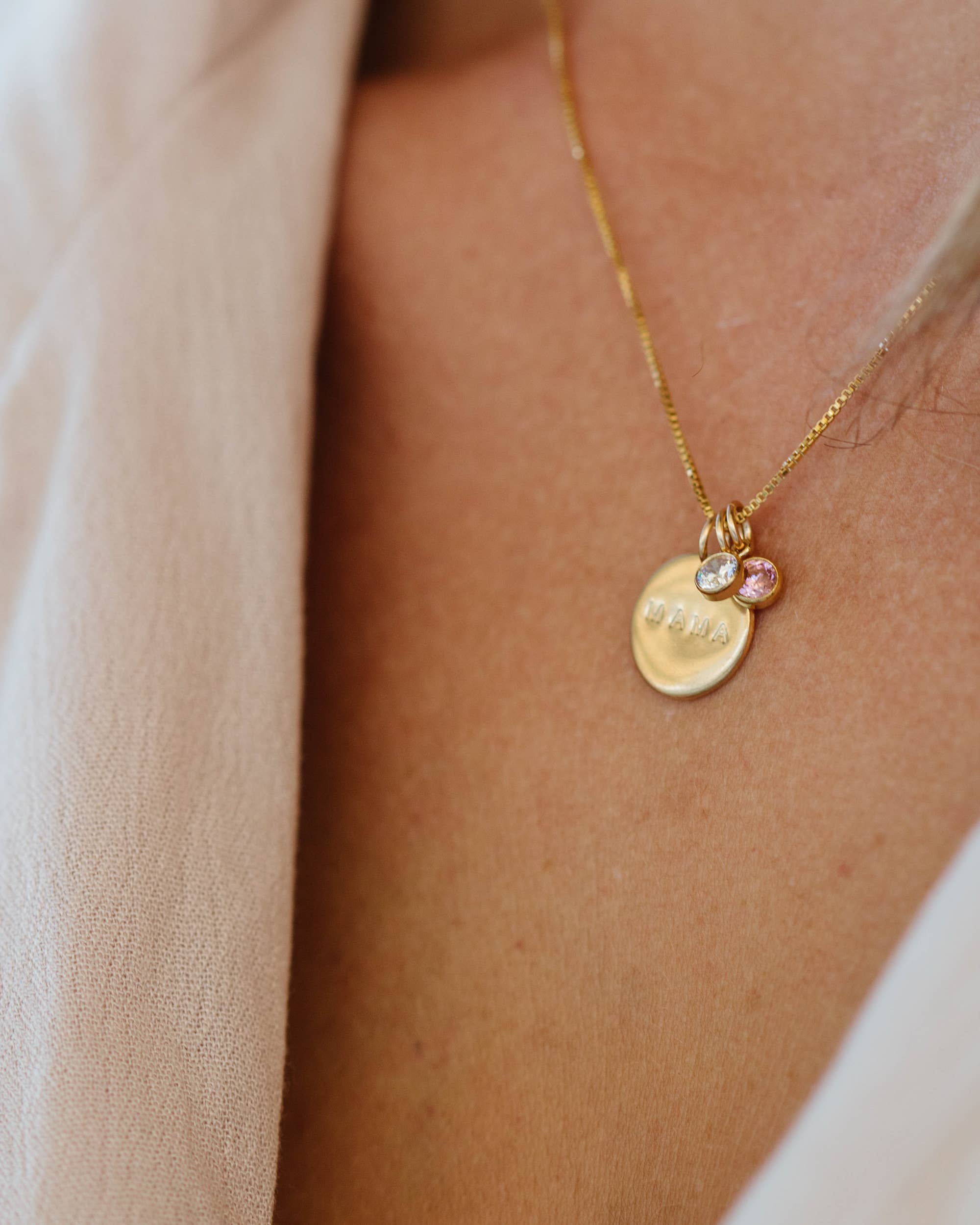 Everly Made – Engroshandel Halskæde med vedhæng – Mama 1/2 „Disc halskæde3