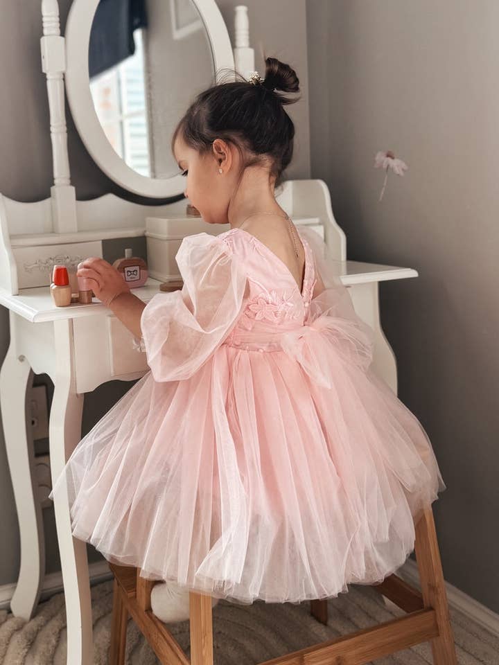 Robe Fille Fleur Rose Alyssa pour la vente par A Little Lacey
