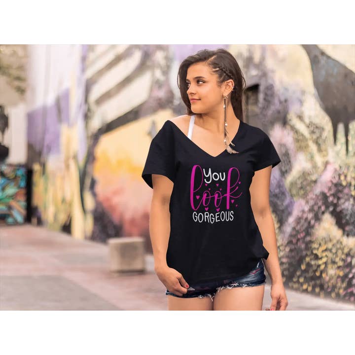 Negro Camiseta novedosa ULTRABASIC para mujer con el texto «You Look Gorgeous», bonita y divertida de venta al por mayor en Faire
