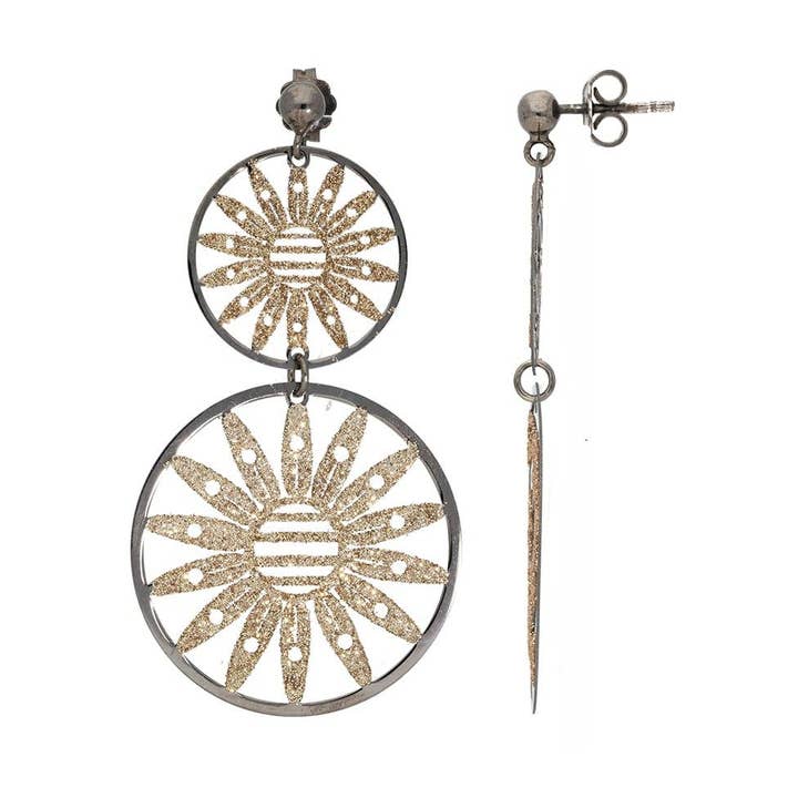 Daisy zwarte vergulde zilveren oorbellen voor wholesale door ORUS BIJOUX