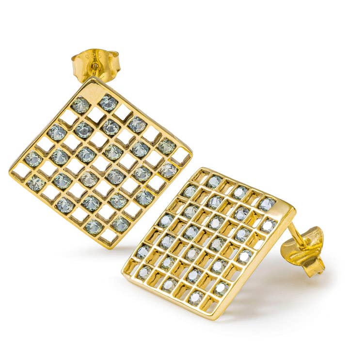 Aether slanke geometriske øreringe med naturlig grøn safir i antracitbelagt sterlingsølv for engroshandel hos German Kabirski