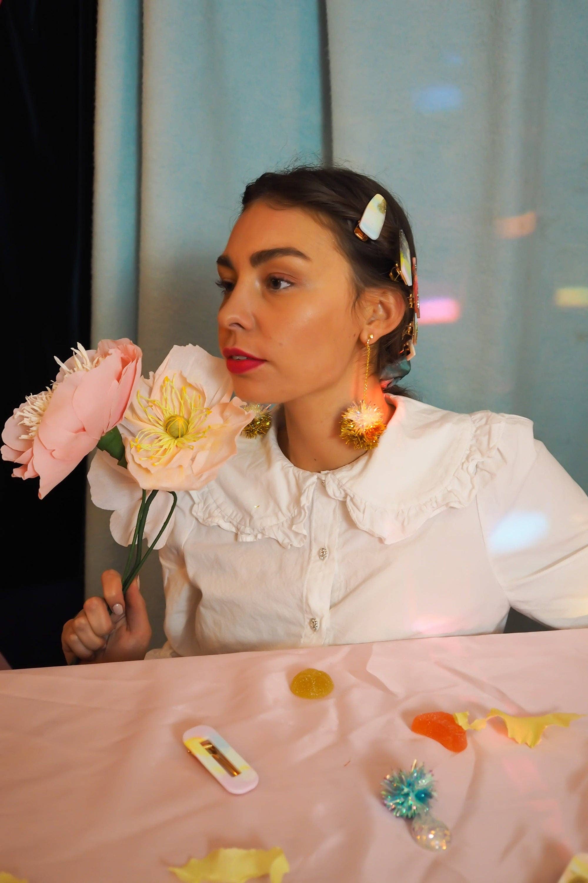 Fat Pom Poms - Vente Boucles d'oreilles pendantes - Mini boucles d'oreilles scintillantes irisées et dorées4