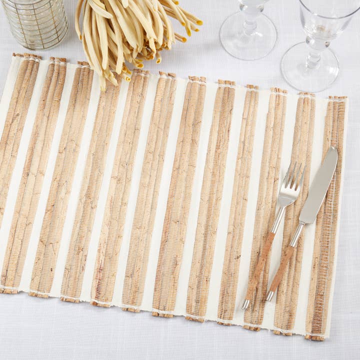 Natural Rustic Weave Hyacinth Placemat for wholesale on Faire3