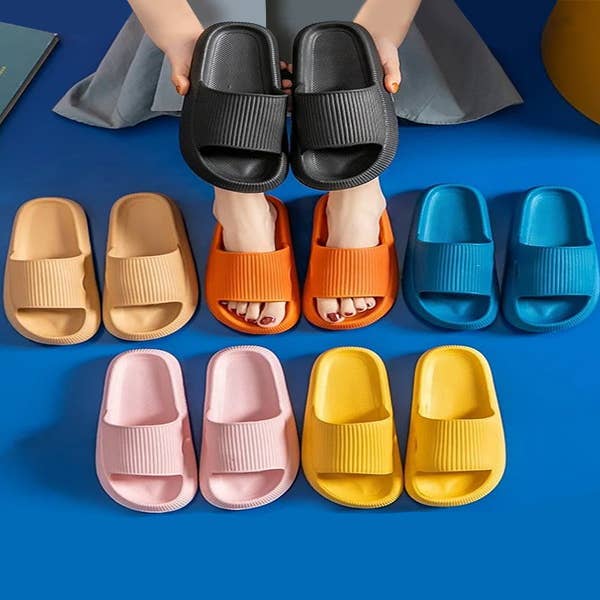 Cloud Slides for Women Pillow Slides Men Slippers Ladies Sandals Shoes  Indoor Outdoor Cushioned Thick Sole : : Clothing, Shoes &  Accessories