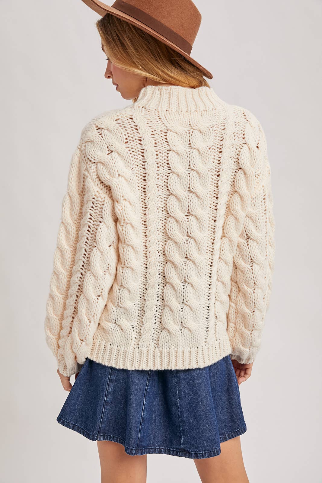 Bluivy - Wholesale Pullover-trui - Dames - KABELTRUI MET MOCK NECK EN GROF BREISEL6