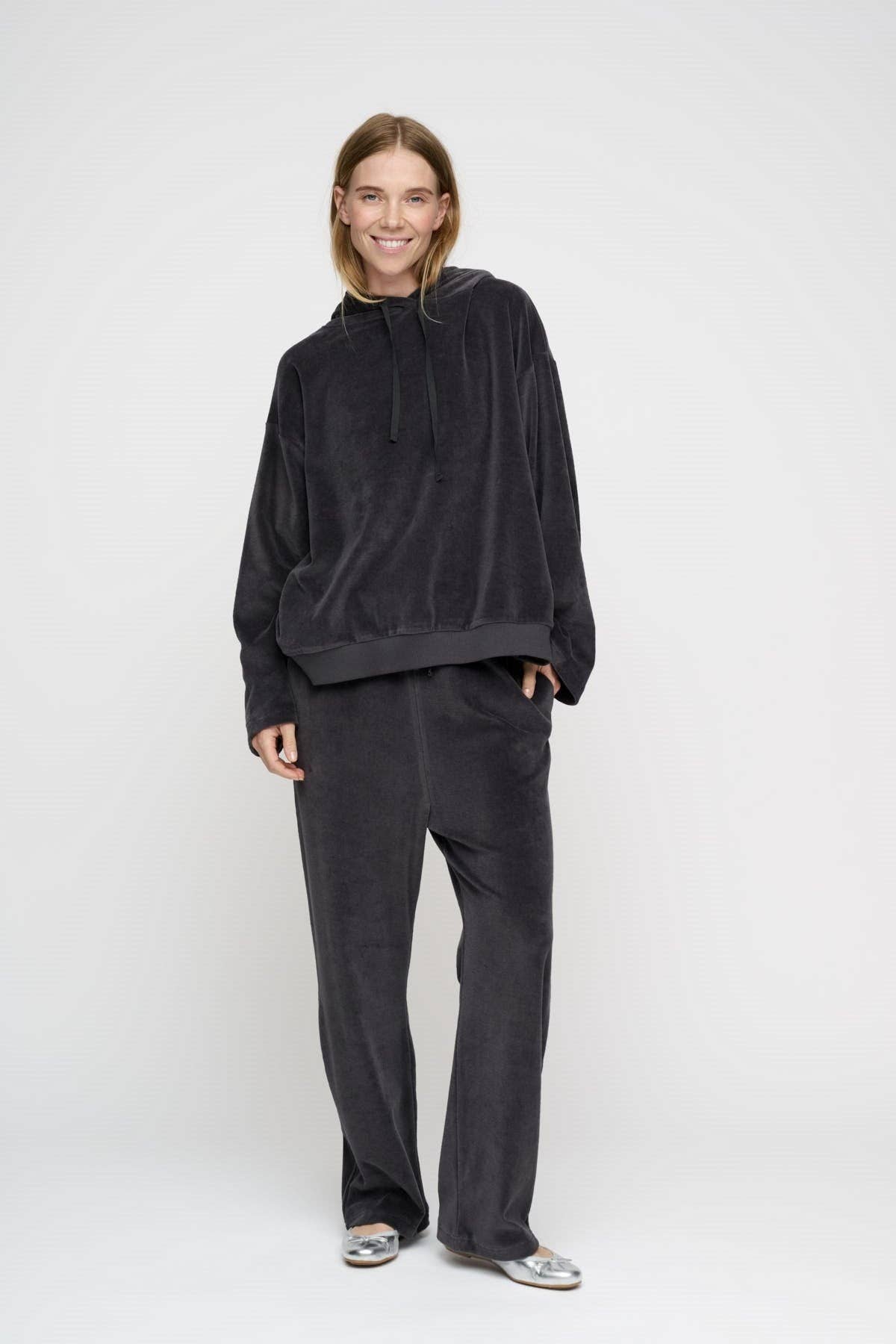 dark grey sonja pants velvet for wholesale on Faire4