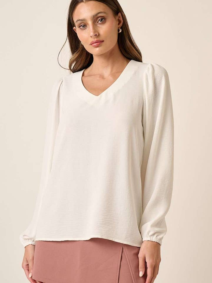 M15142 -AIRFLOW-BLOUSE MET PLOOIEN OP DE SCHOUDERS EN LANGE MOUWEN voor wholesale door mittoshop