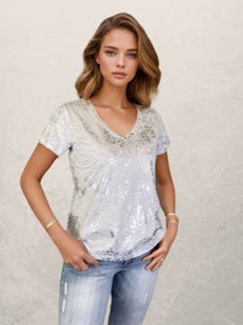 Haut à col en V imprimé S/S Silver Shine D28831 blanc argenté pour la vente par Dantelle Apparel