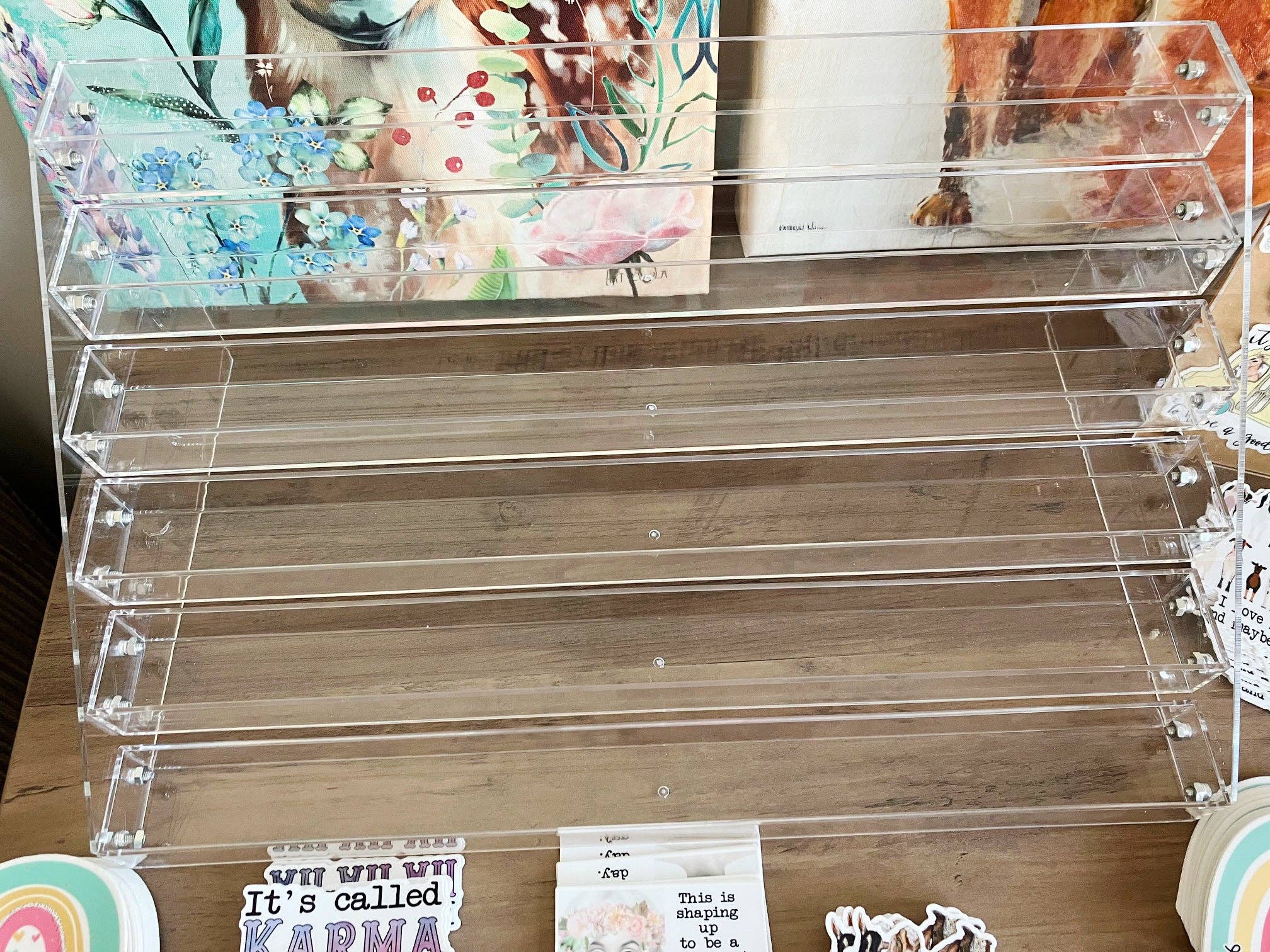 cottage + crown - Vente Support/étui pour présentoir - Présentoir acrylique autocollant en vinyle à 6 niveaux 12,4 pouces5