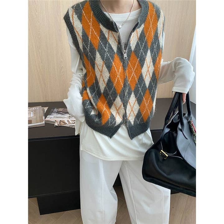 Gilet lavorato a maglia con zip frontale e motivo a rombi a blocchi di colore per la vendita all'ingrosso da parte di MoodGold