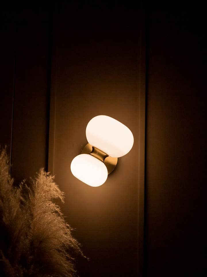 Applique da parete antica in vetro morbido Linz | Illuminazione decorativa moderna per case e hotel per la vendita all'ingrosso da parte di HEKA LIGHTING & TRADING LTD