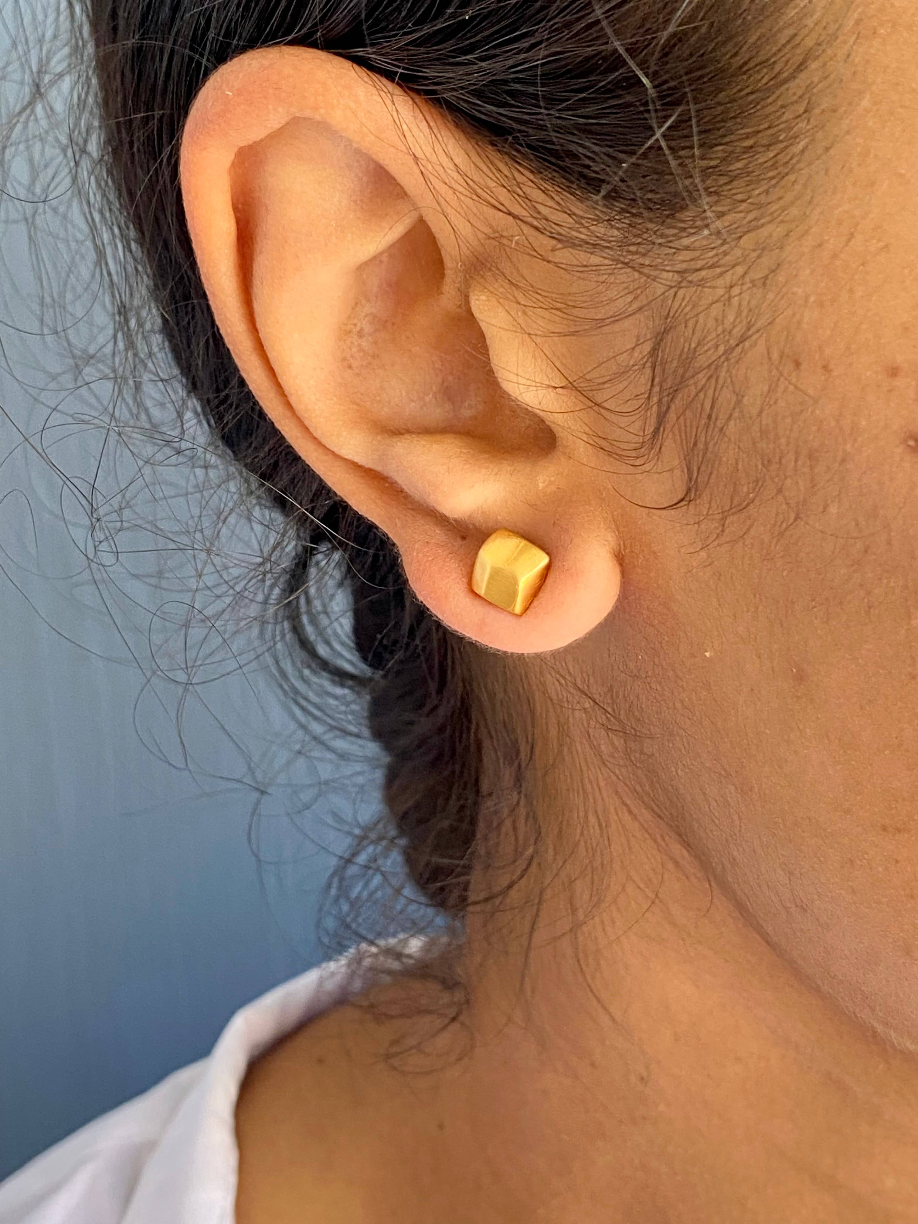 Philippa Roberts - Wholesale Stud/Post Earrings - Faceted Square Posts Earrings in Silver or Vermeil1