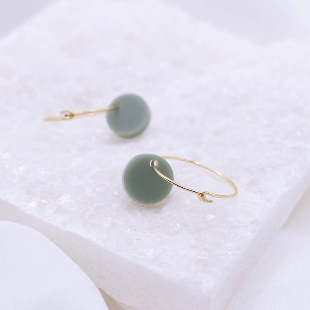 Tilda&Theo - Wholesale Dangle Earrings - Green creole circle - green dot earrings in gold