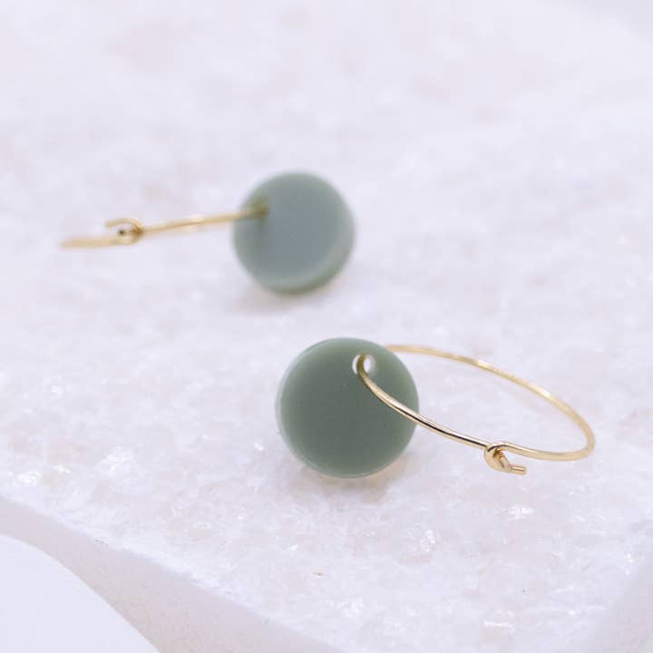 Green creole circle - green dot earrings in gold for wholesale by Tilda&Theo