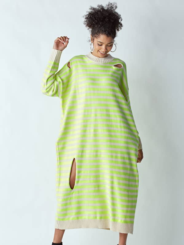 ABITO OVERFIT IN MAGLIA SPESSA CON TASCHE per la vendita all'ingrosso da parte di QMP Moda