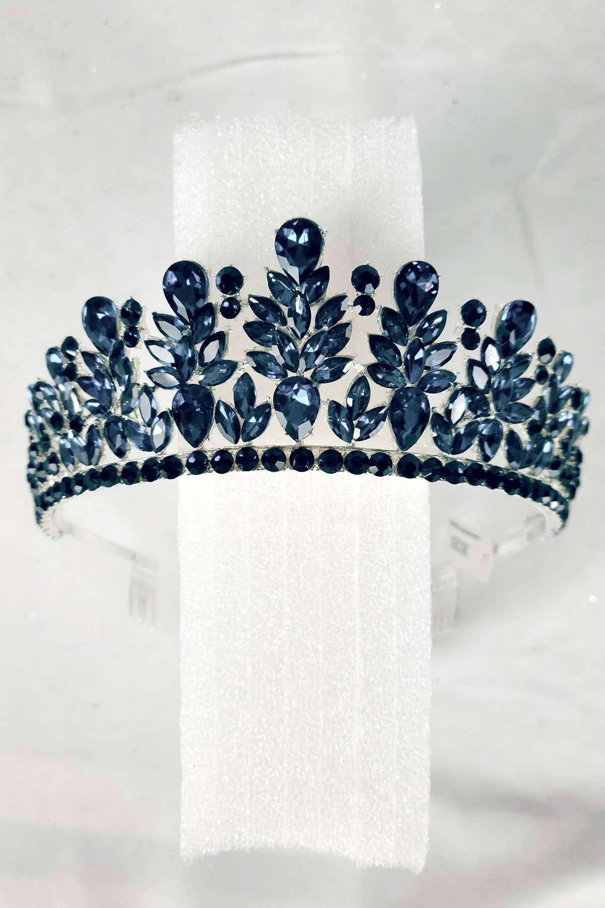 Chicas - Wholesale Tiara - Women's - Metal tiara with jewel rhinestones, one size fits all HT9715
