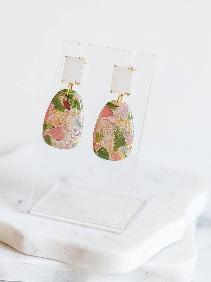 Pendentifs en diamant givré vert et rose pour la vente par Marbled Maven