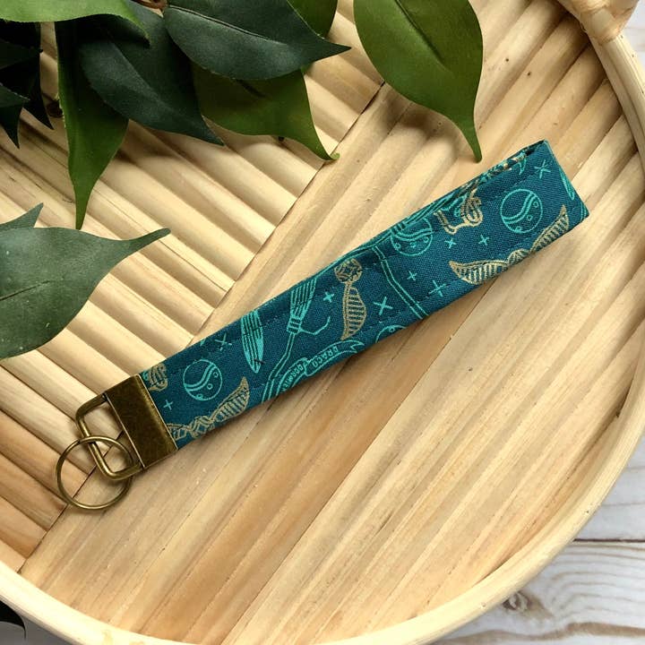 Harry Potter Green Quidditch Print Stof Wristlet nøglering, nøglering for engroshandel hos MDStickerShop