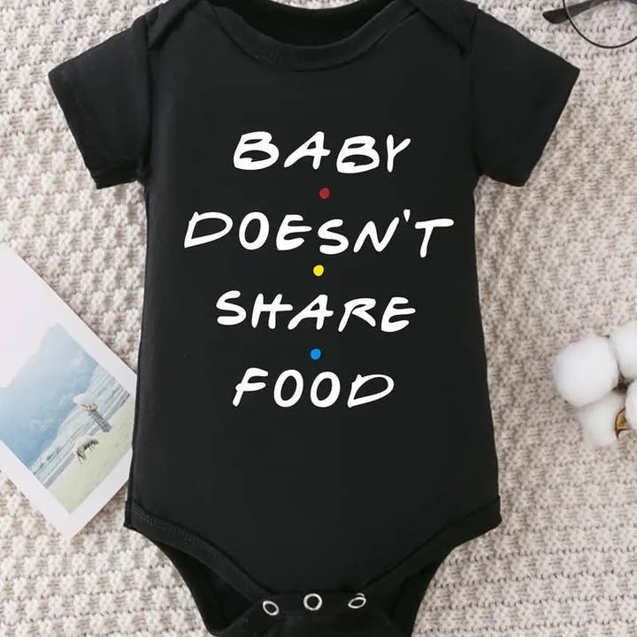 ‘Baby teilt kein Essen’ Buchstaben-Print-Body | Stretch-Strick-Sommer-Strampler für den Großhandel von Huis Van Merken