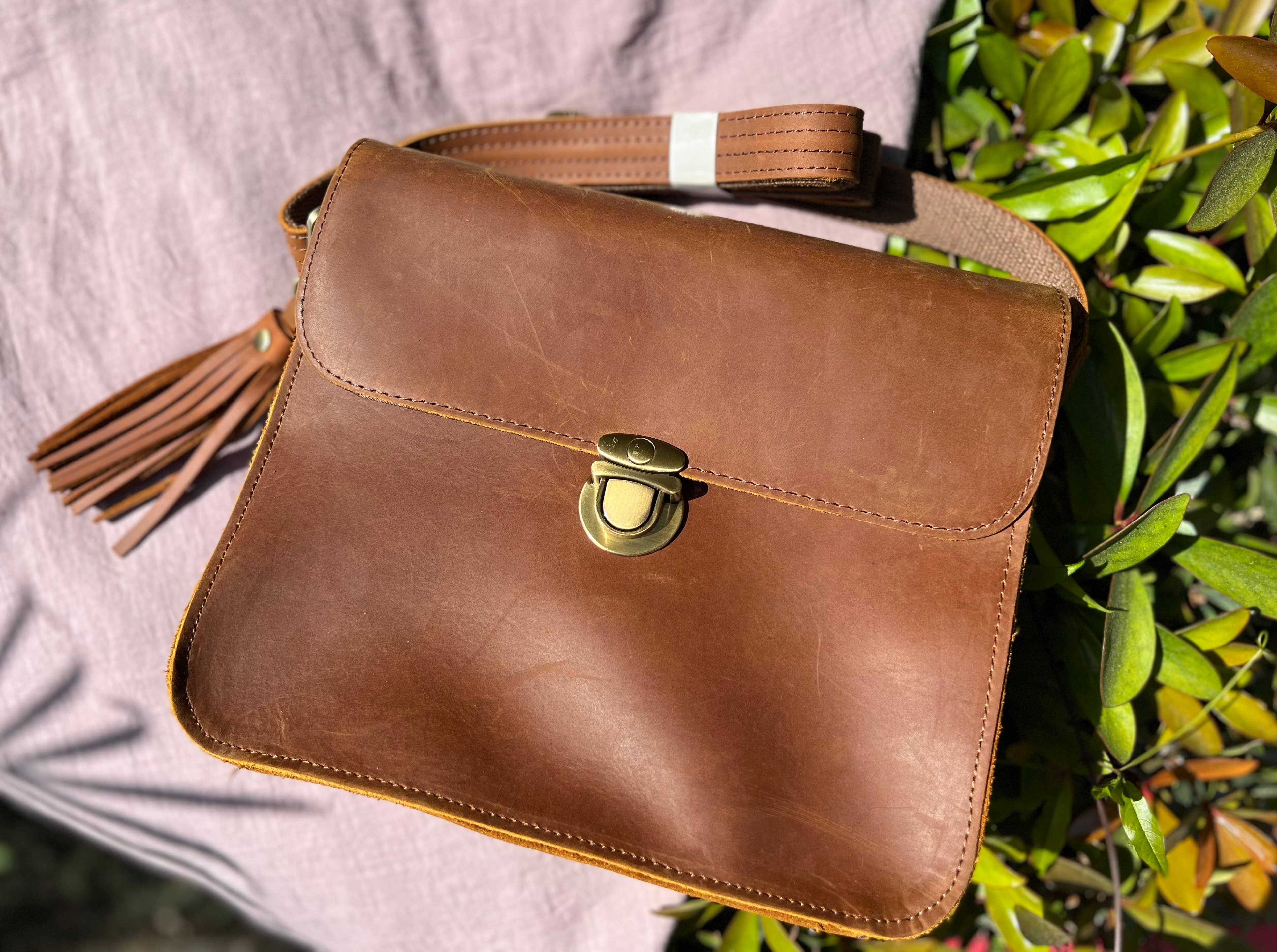 Roma Leathers, Inc. - Wholesale Crossbody Bag - Women's - Vintage leather crossbody shoulder bag with wire strap18