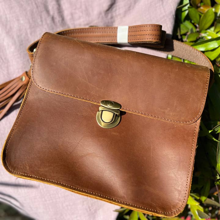 Roma Leathers, Inc. - Wholesale Crossbody Bag - Women's - Vintage leather crossbody shoulder bag with wire strap18