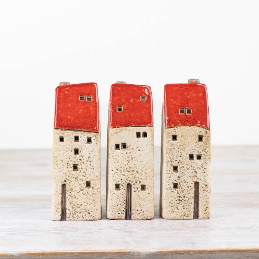 Gainsborough Giftware x Portland Living – wholesale Christmas decoration – 3/a Red Rustic LED Houses