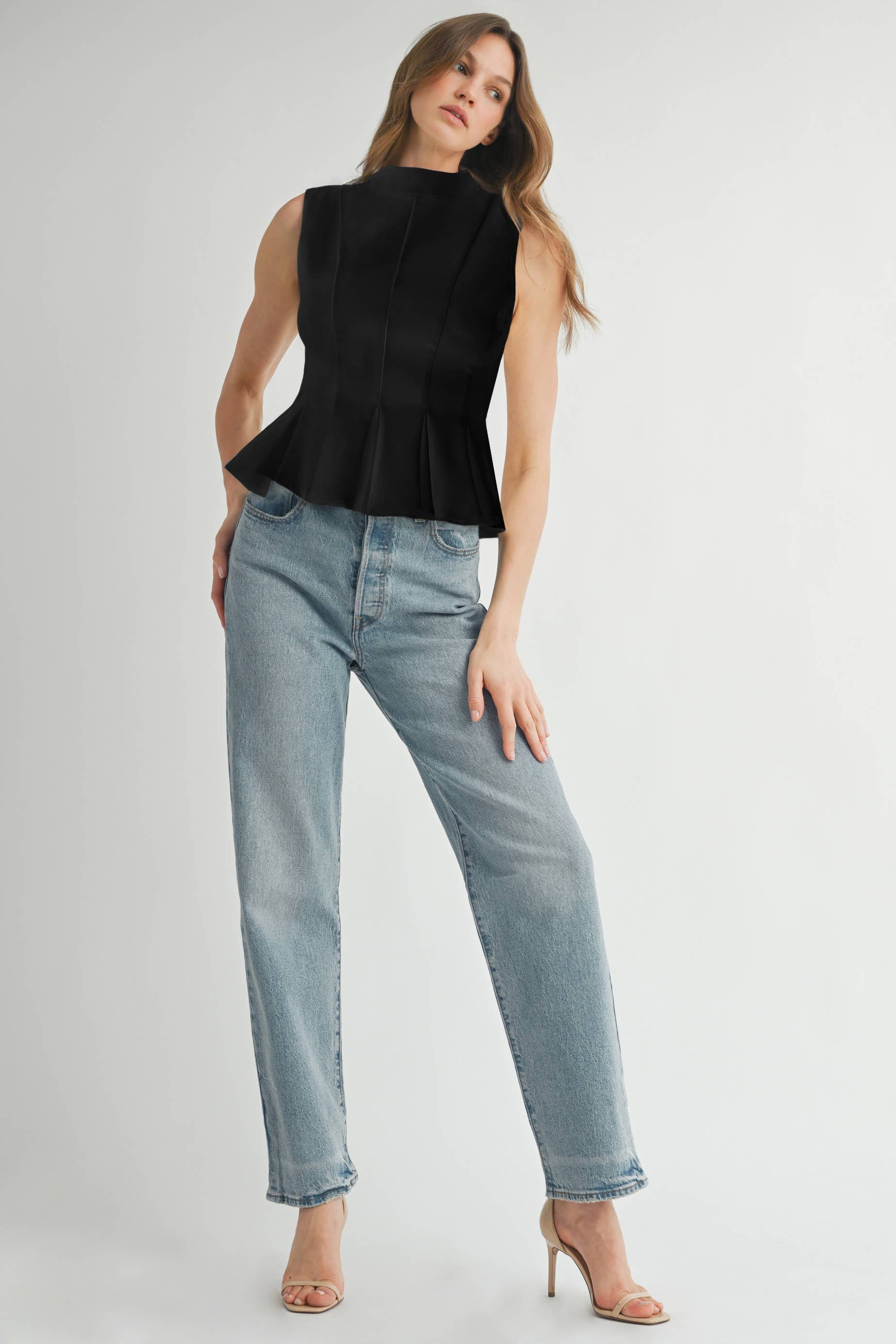 EB LUXE – wholesale Blus - Dam – Ärmlös Hög Hals Volangblus LT19309