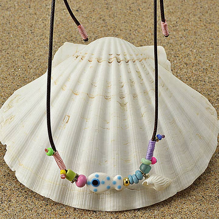 Böhmisches Surfer-Mädchen-Halskette - WEIßER Fisch & Bunte Perlen für den Großhandel von CozyDetailz