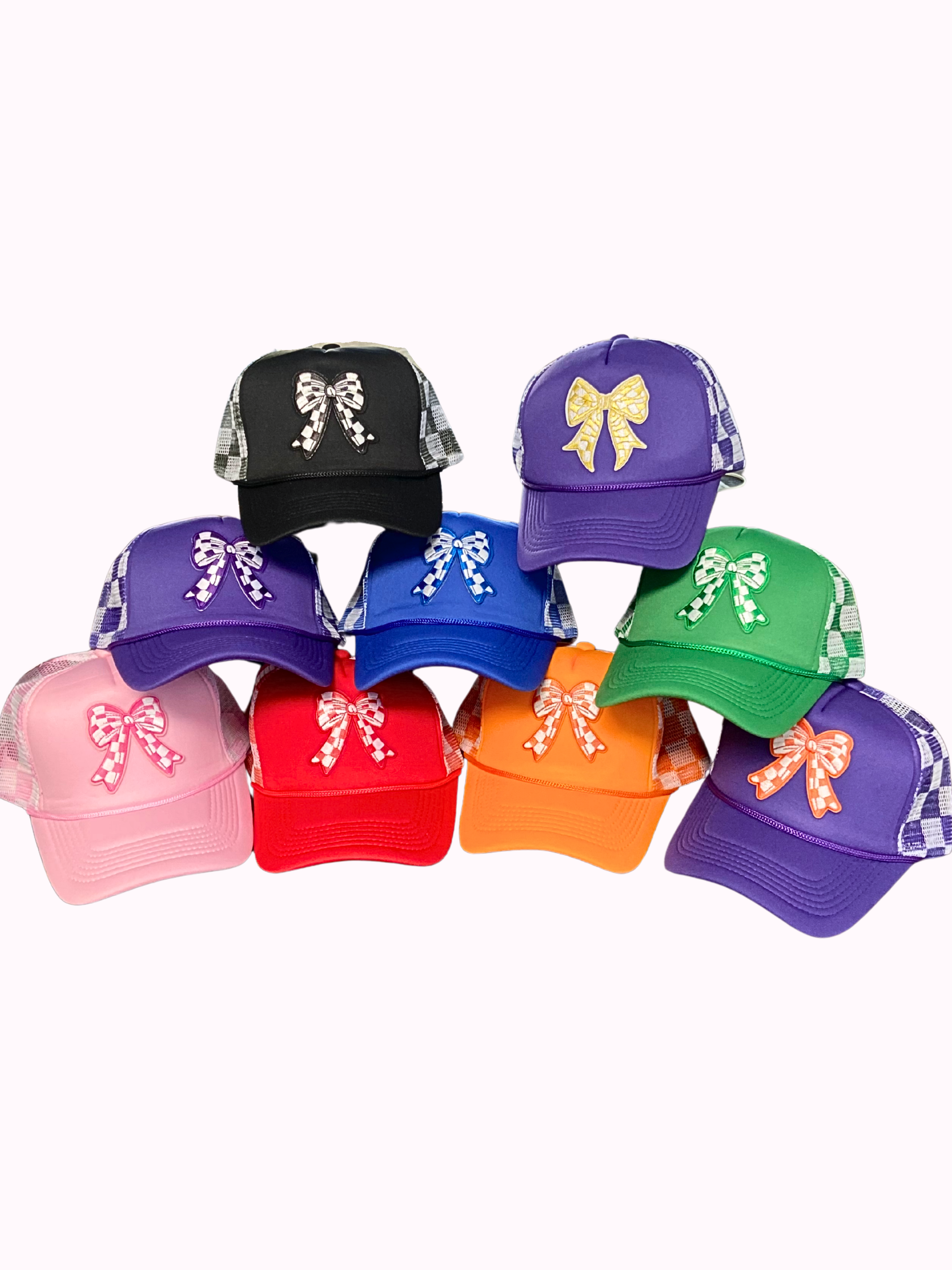 Valois Designs - Vendita all'ingrosso Cappellino da camionista - Donna - Cappello Trucker a Quadretti con Fiocco Viola - Giorno della Partita1