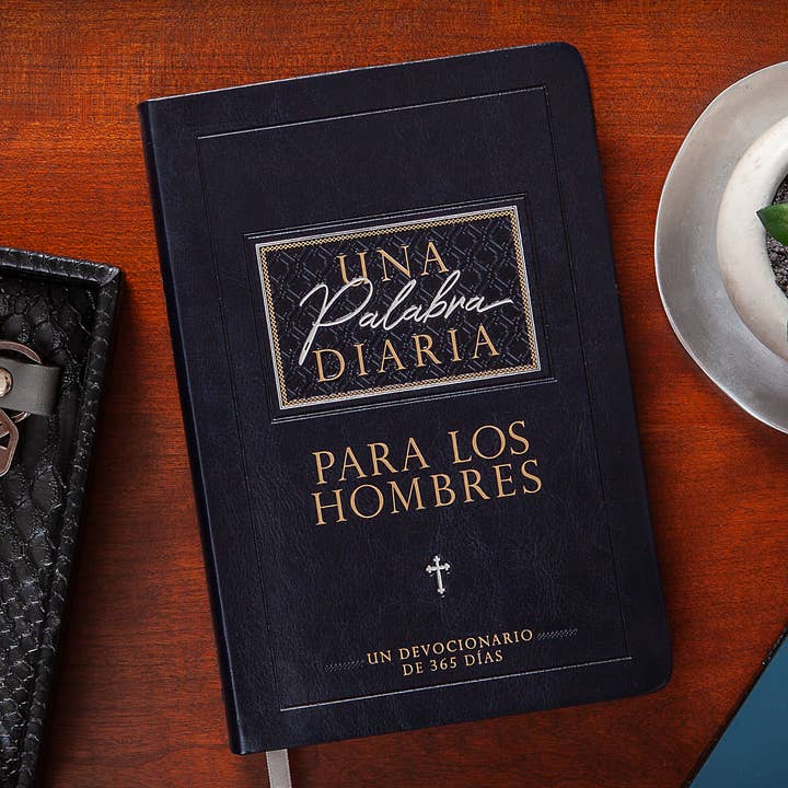 Una palabra diaria para los hombres (Devotional) for wholesale by BroadStreet Publishing Group, LLC