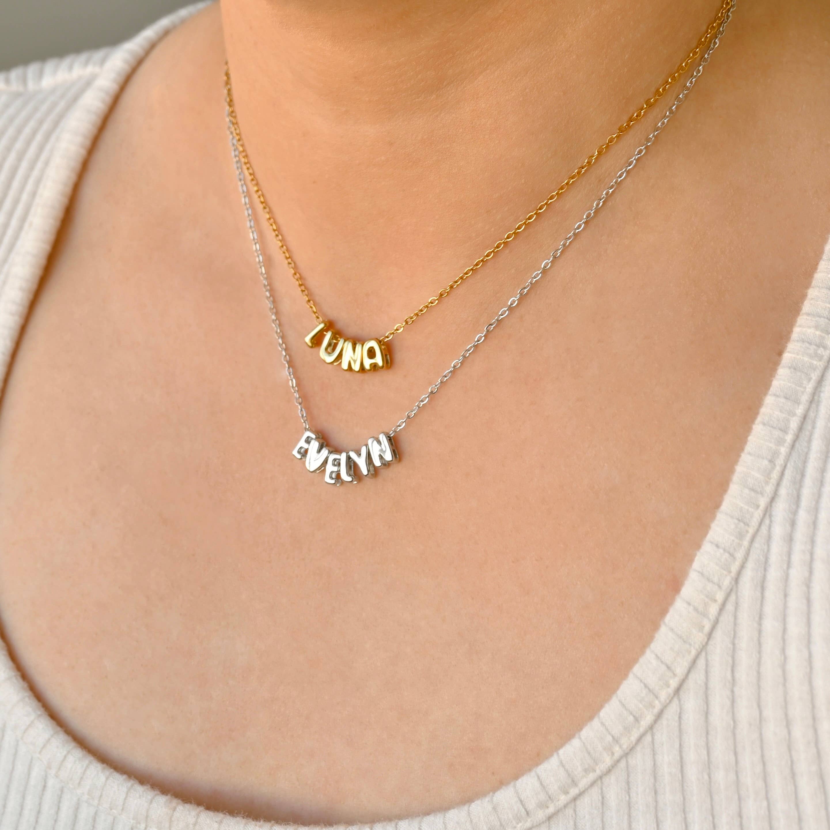 Blueyejewelry – wholesale Hänge-/berlockhalsband – Bubble Letter Halsband – Anpassat namn med små ballongbokstäver6