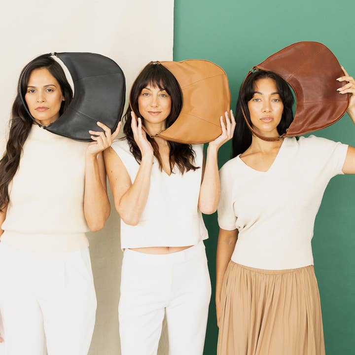 Deux Mains: Haiti Fair Trade - Wholesale Shoulder Bag - Women's - Saddle Shoulder Bag10