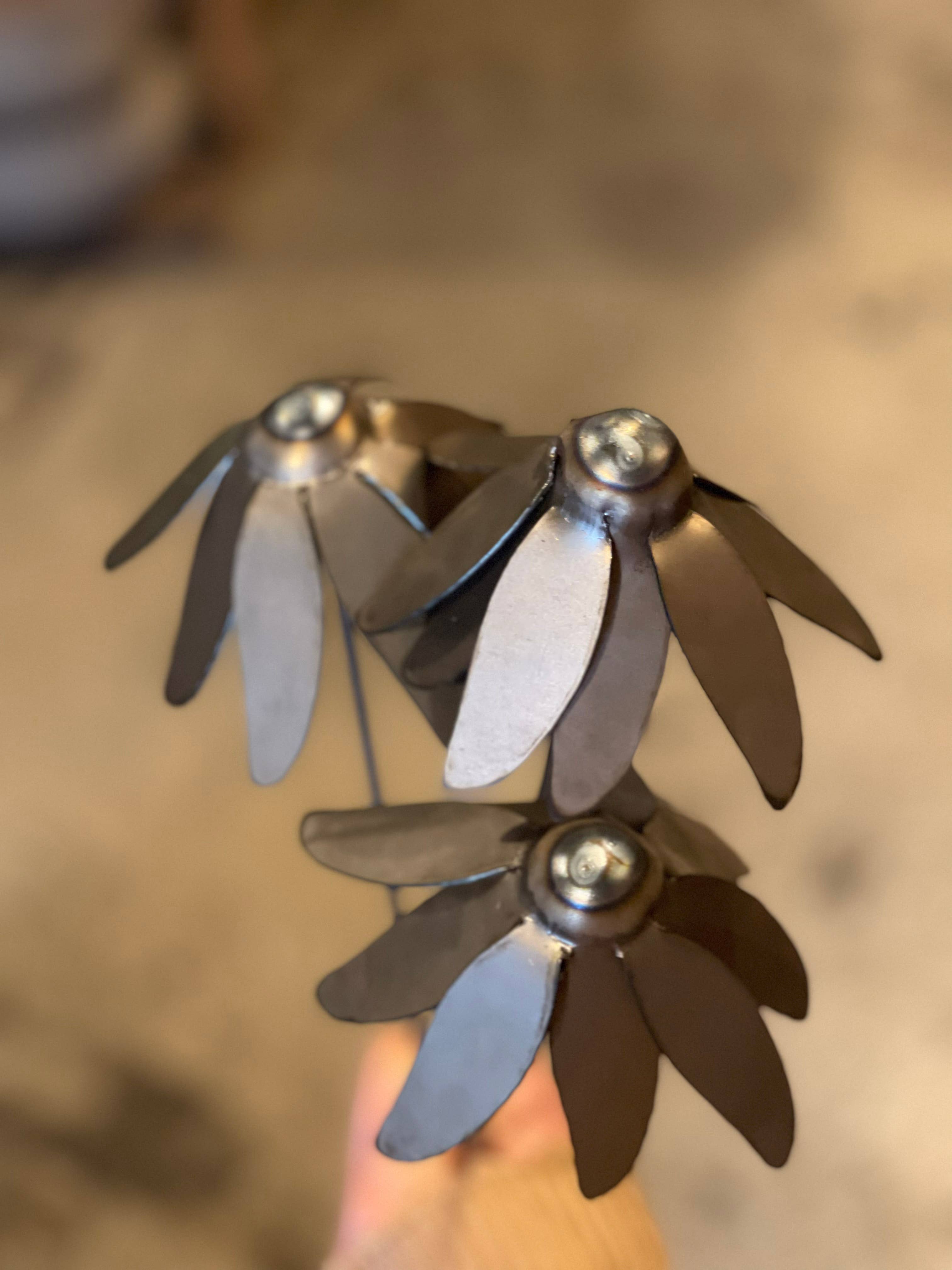 608 The Factory - Wholesale Garden/Lawn Stake - Metal Cone Daisy Flower Set of 24 Flowers 7