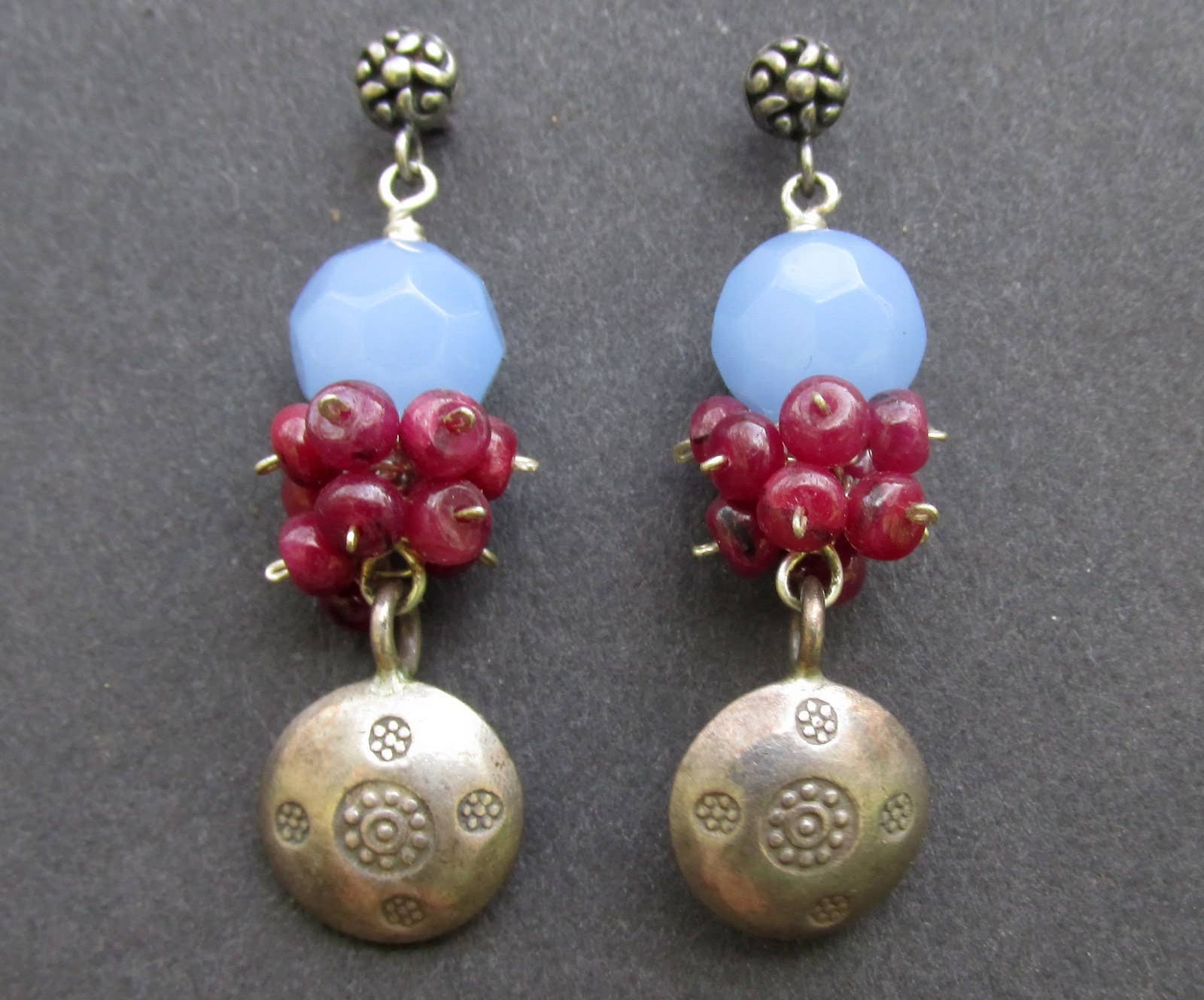 REMOVED BRAND – Brincos de argola por atacado – Calcedony Azul, Granada Rodolite & Prata de 1ª Lei6