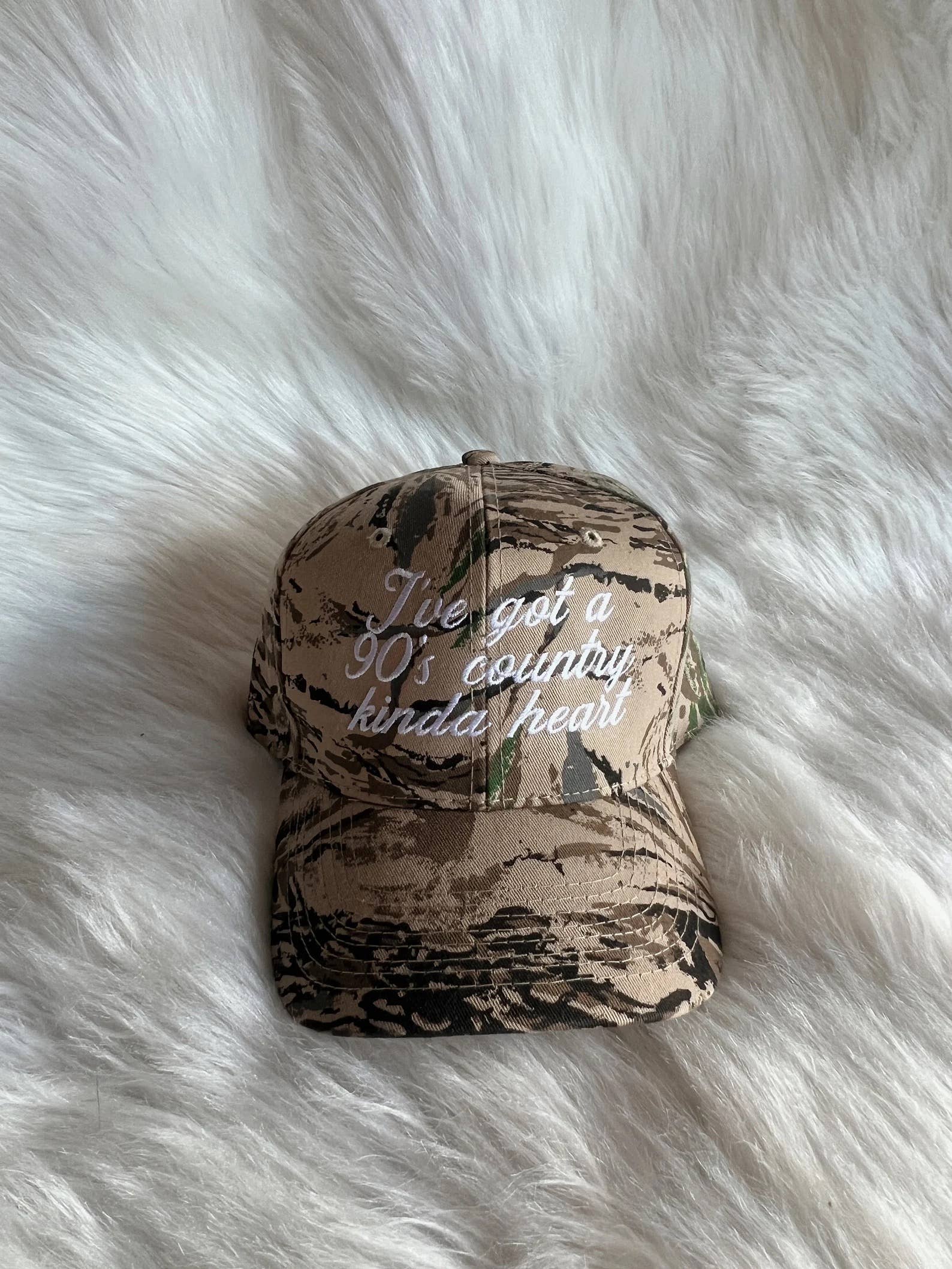 Wilder Made - Vente Casquette de camionneur – femme - Casquette Trucker en toile « 90's Country Kinda Heart »9