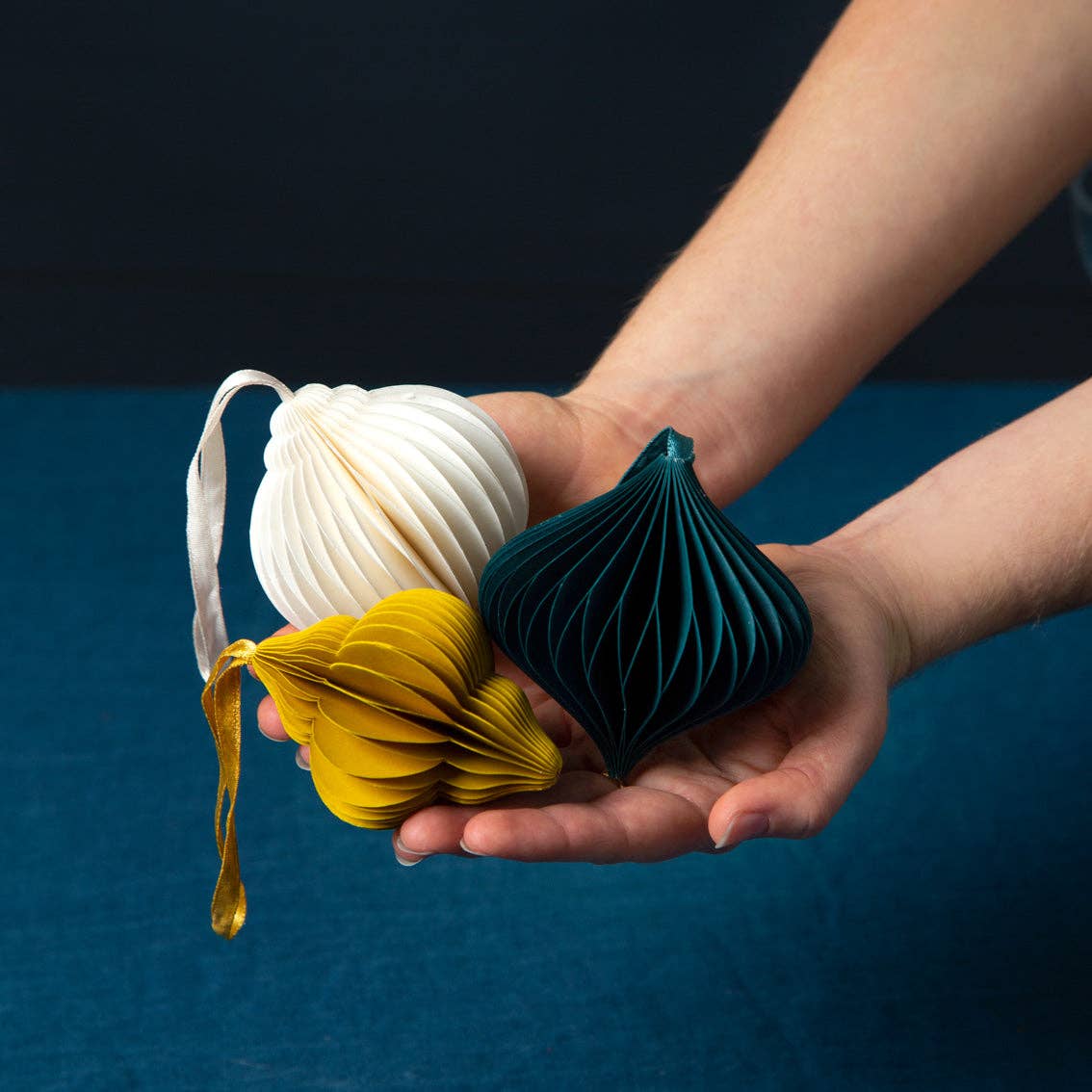 Talking Tables EU - Wholesale Ornament Set - Honeycomb Christmas Baubles Decorations | 3 Pack |5