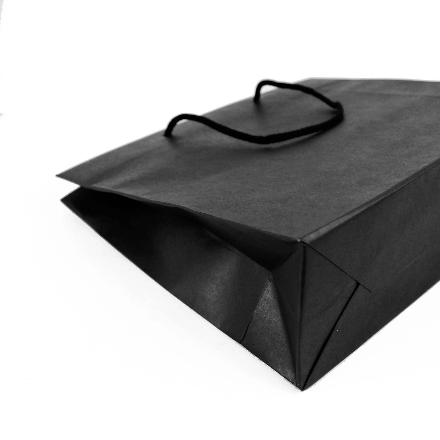 Sable Saco de Papel Kraft Preto Luxo para venda a revendedores na Faire1