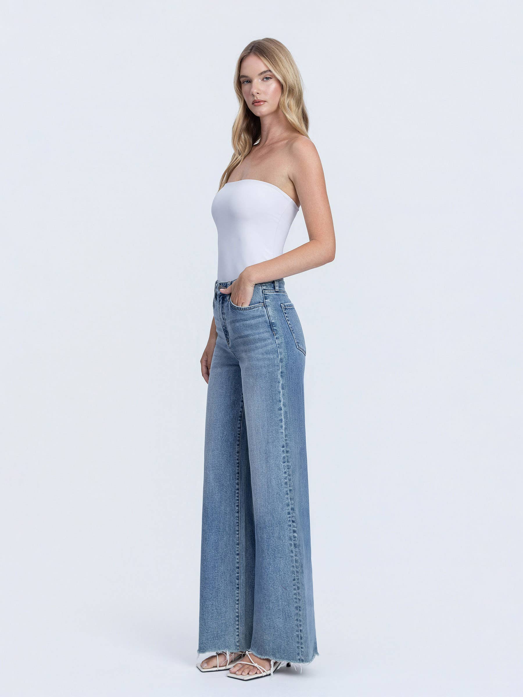 CLOSENESS SUPER HIGH RISE MEDIUM WASH RAW HEM WIDE LEG JEANS F6373 for wholesale on Faire8