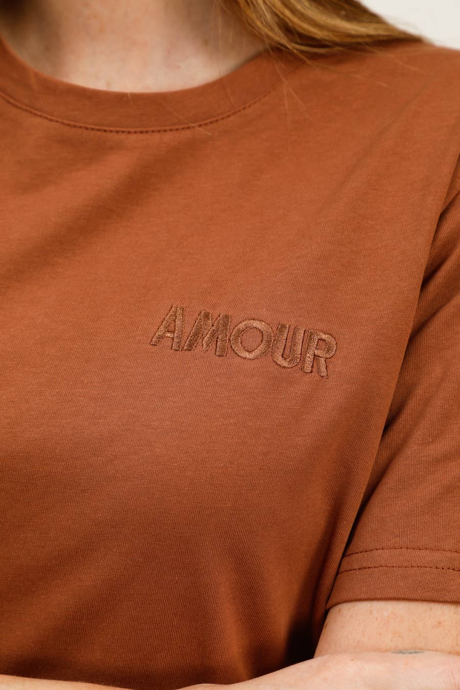 MOOYA - Wholesale T-Shirt - Women's - Plain cotton T-shirt with AMOUR embroidery - M2183