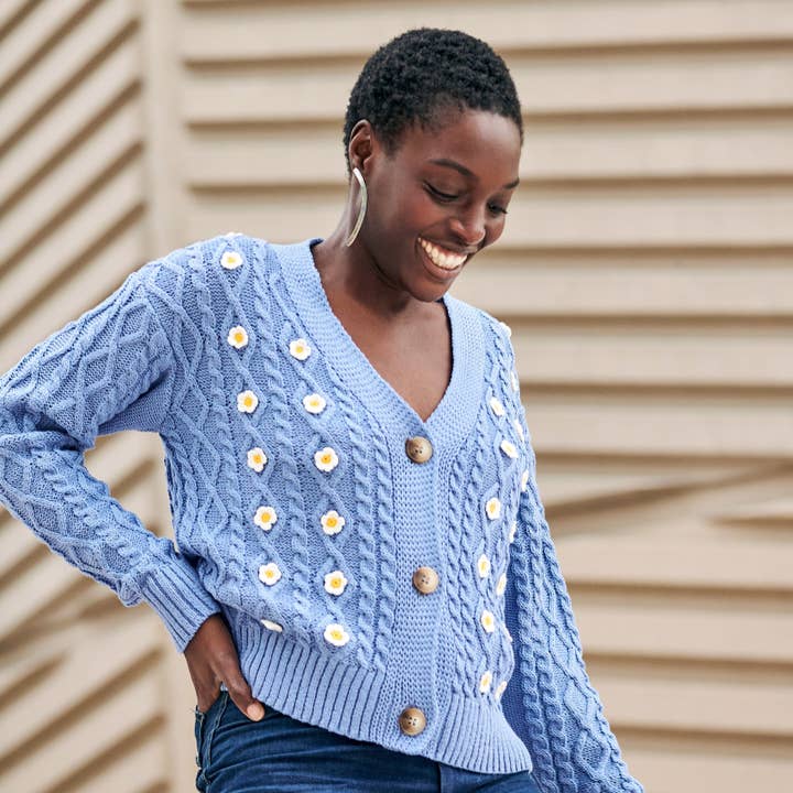 Cárdigan de algodón Daisy en azul claro para venta al por mayor de GiGi Knitwear