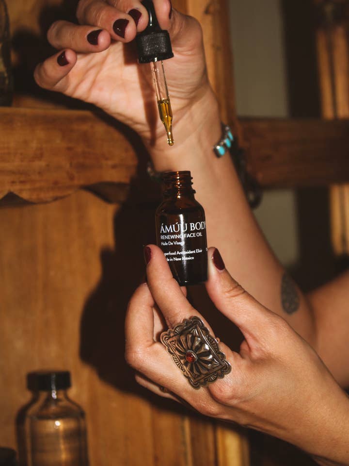 Renewing Face Oil for wholesale by Ámúu Body