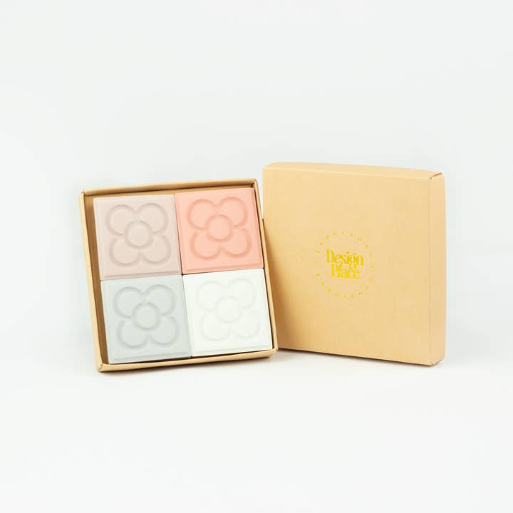 Ensemble Rouge Rose Panot Ciment Aimant pour la vente par DesignPlace