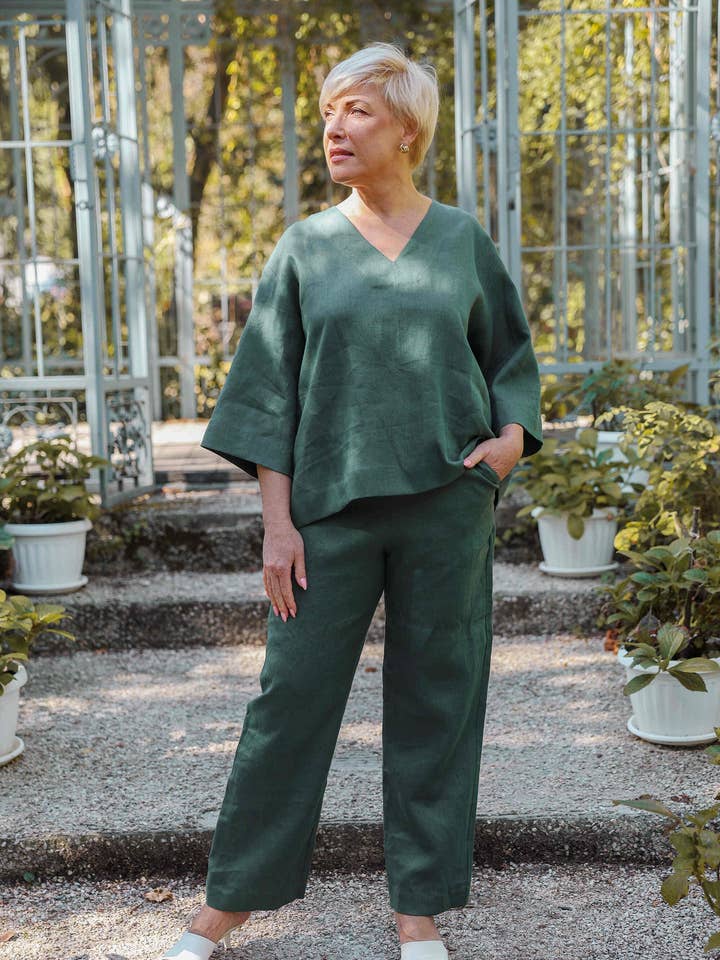 Salbeigrünes Set aus Hose und Top aus Leinen für den Großhandel von Nich Linen