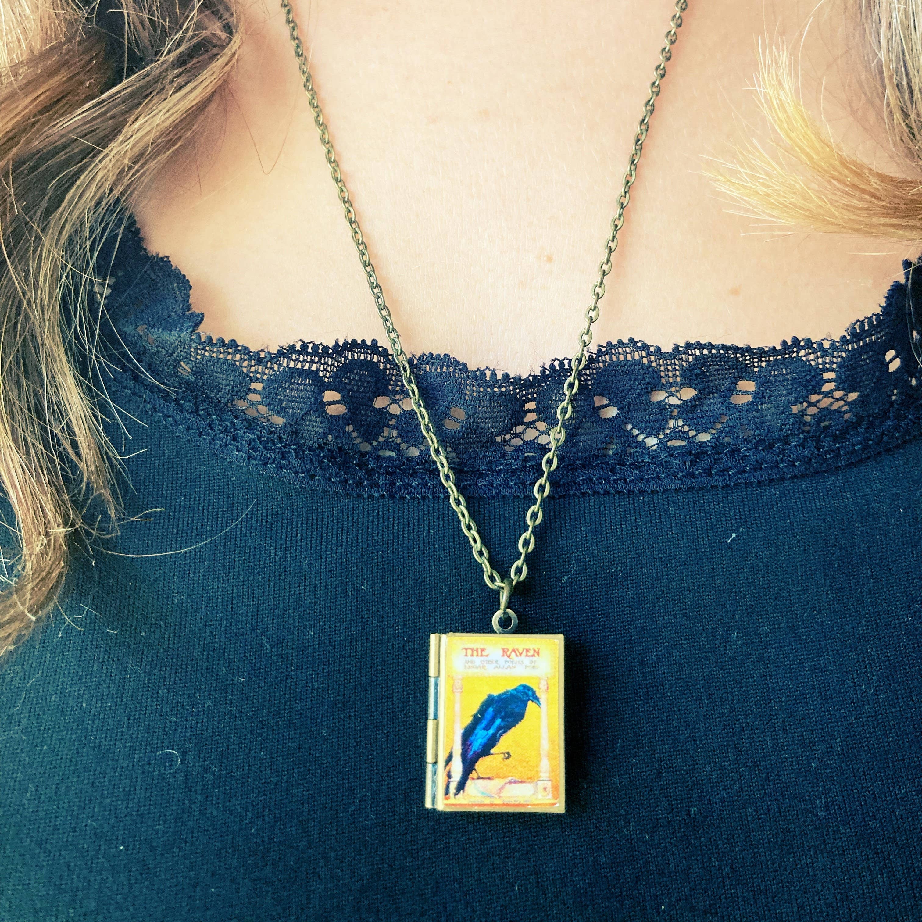 Marshall and Rose - Vente Collier à médaillon - Livre Locket The Raven1