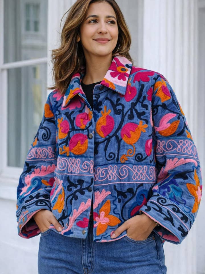 Bolero corto ricamato a mano in seta Suzani per la vendita all'ingrosso da parte di Essential Designs London