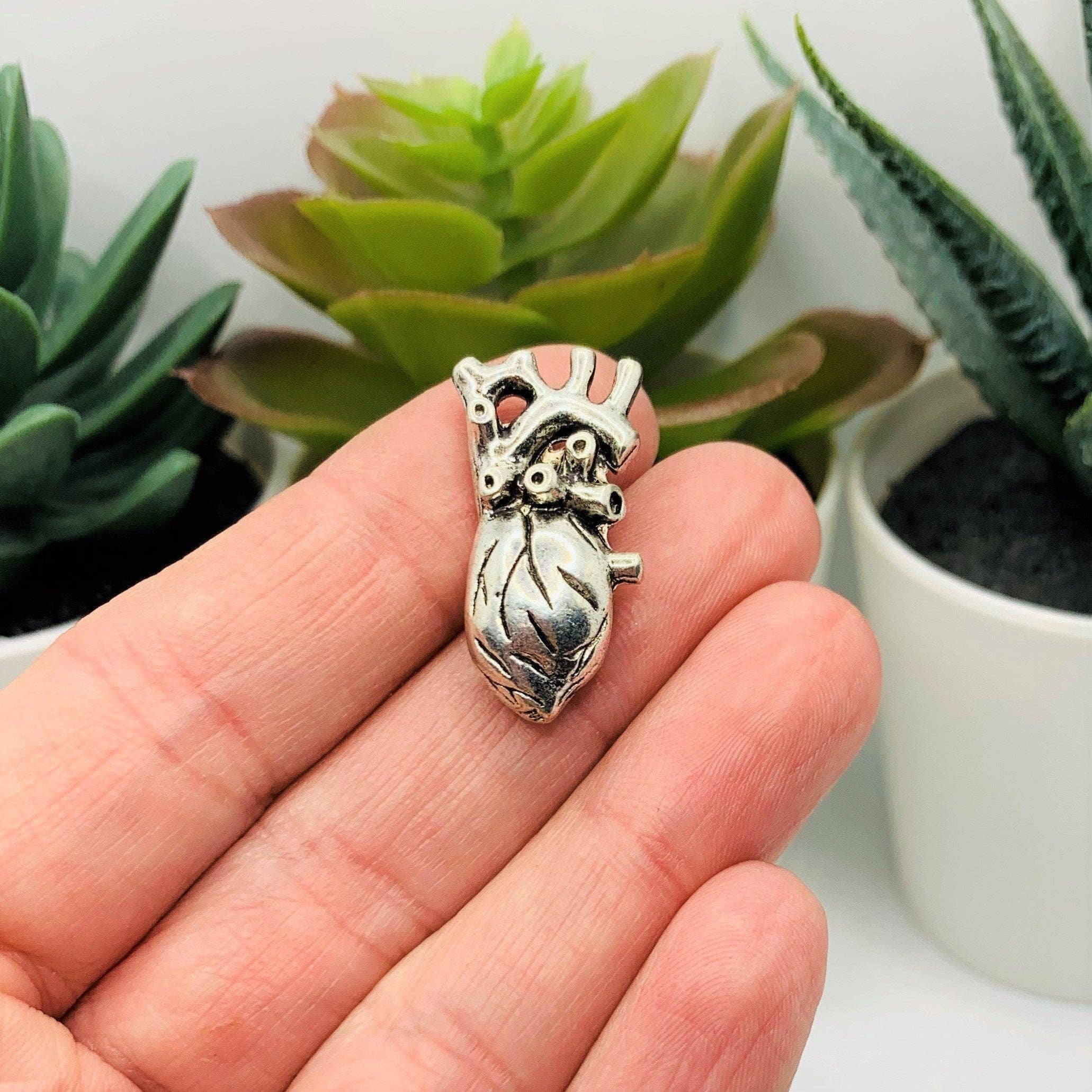Guerrilla Charm - Wholesale Individual Charm/Pendant - Silver Anatomical Human Heart 3D Charms, 27x13mm2
