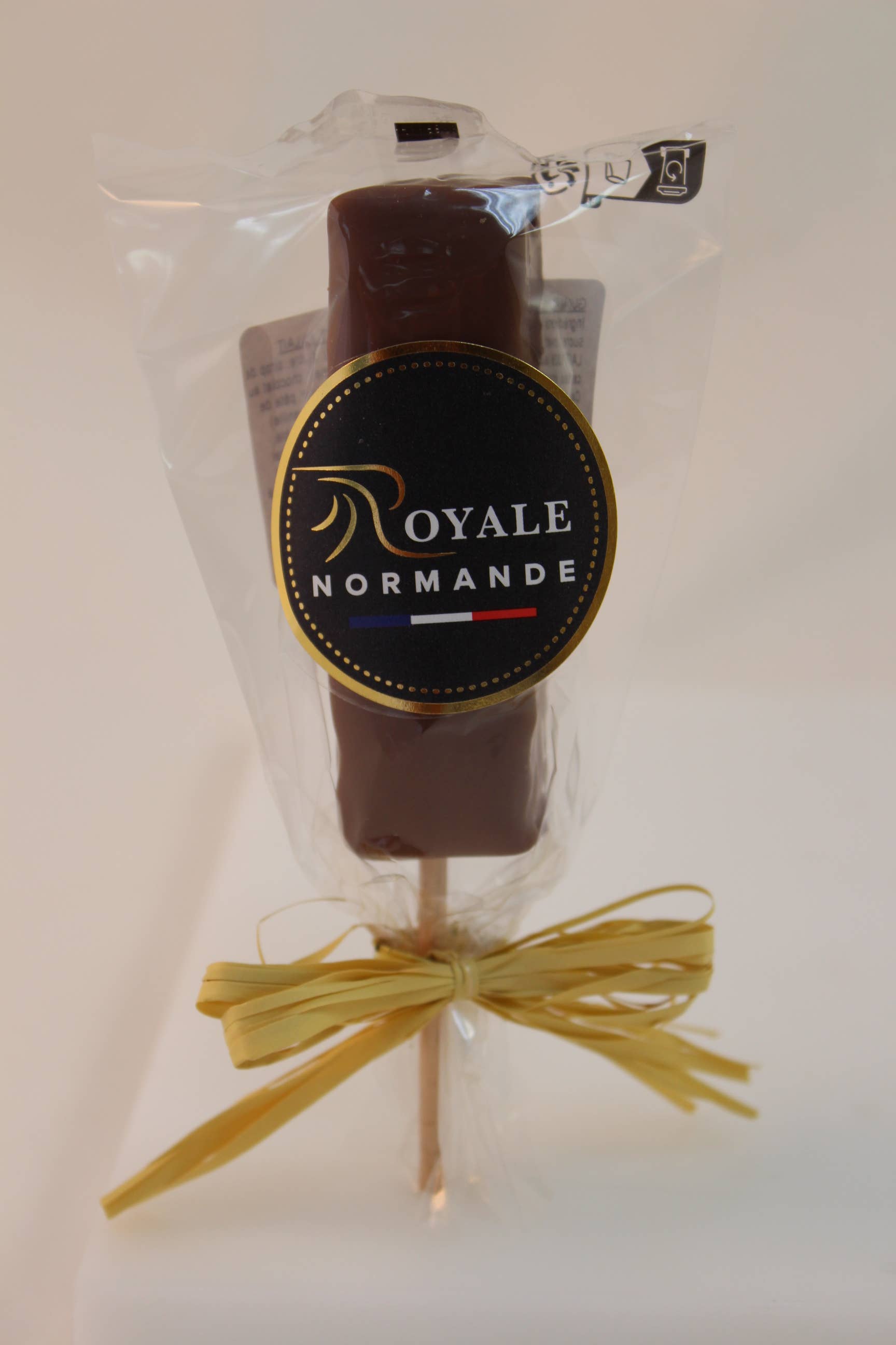 Royale Normande Chocolaterie - Wholesale Chocolate Covered Sweets - MILK CHOCOLATE MARSHMALLOW LOLLIPOP 25g S0068