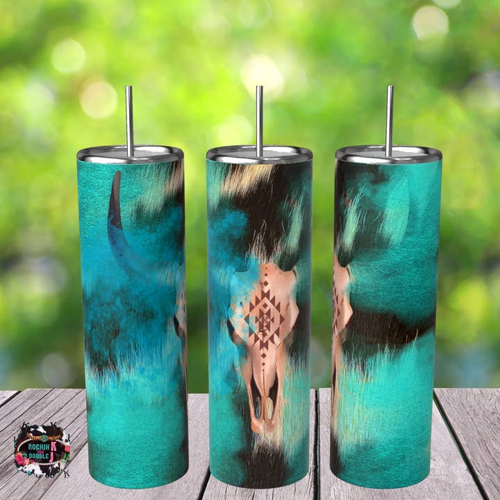 Gobelet en forme de tête de mort à imprimé vache turquoise pour la vente par Rockin K and Double J