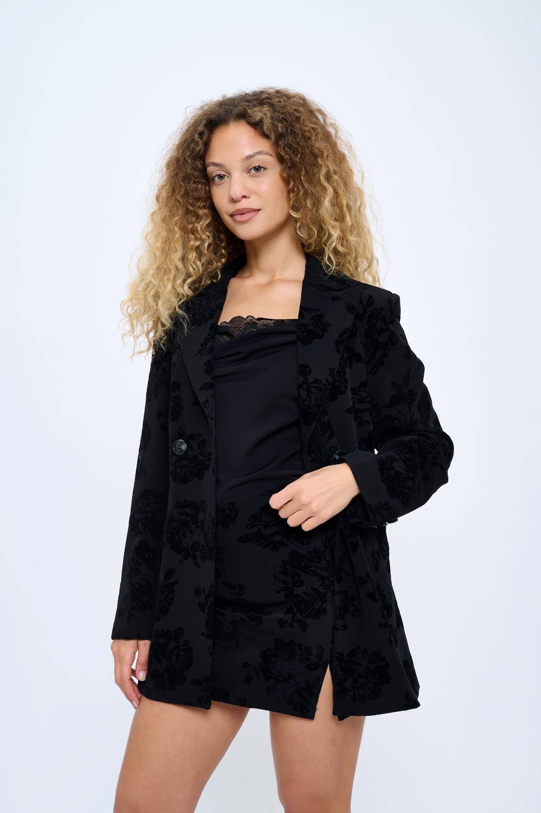 Preto CLAST1042: Conjunto de Duas Peças em Brocado de Veludo Imperial para venda a revendedores na Faire0