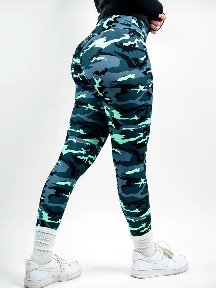 Legging She-Ra Mint Camo (sculptant les fesses et confortable) pour la vente par ZOJE Active
